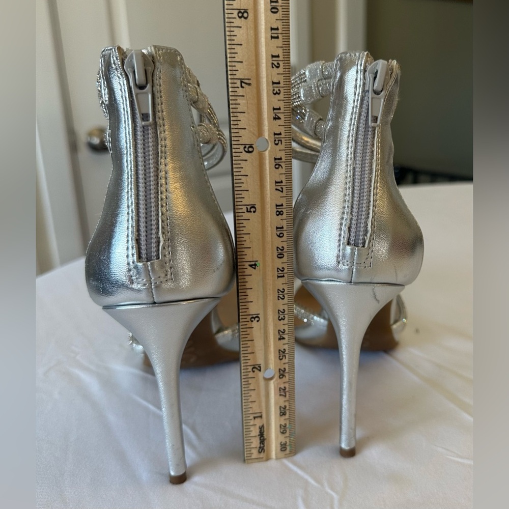 I.N.C. Laynea Silver Bling Pumps | pre-owned | - Picture 2 of 6